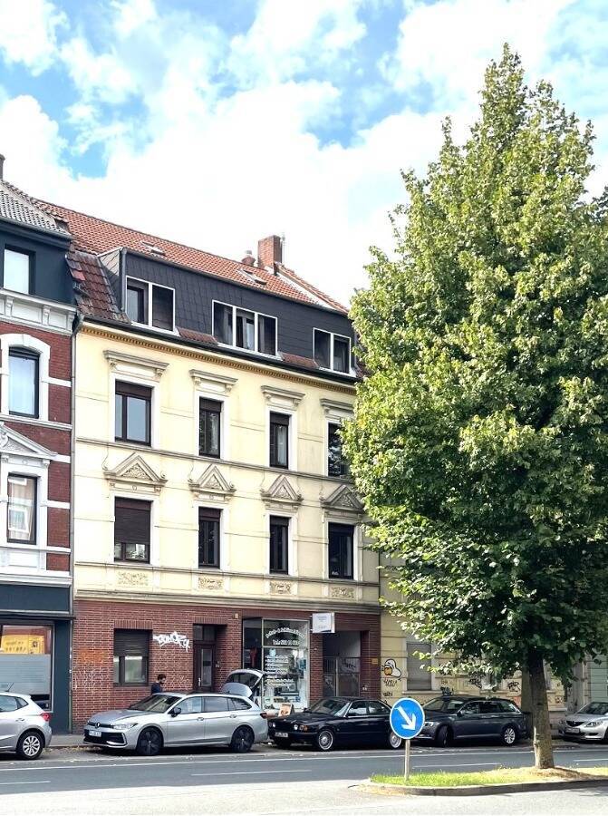*** Top-Gelegenheit: 2 MFH, saniert, im beliebten Kreuzviertel ***