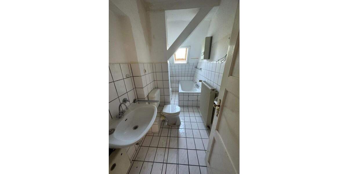 Ruhige DG Wohnung in gepflegtem Haus 4 zimmer