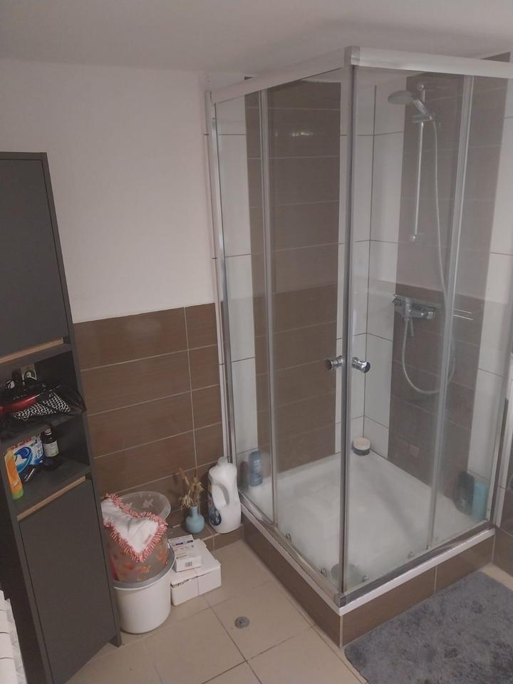 Schöne helle Dachgeschoßwohnung mit guter Anbindung