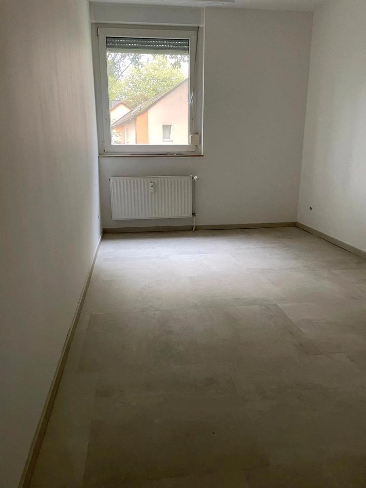 Wg. EG 4 Zim. mit Stellplatz weitere Bilder auf Wunsch vorhanden zimmer