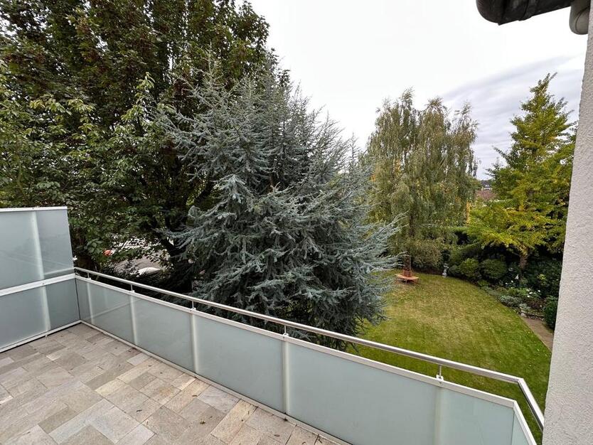 kernsanierte Altbauwohnung im 1.OG zimmer