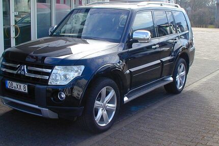 Mitsubishi Pajero 249.000 km 9.999 &euro; Oberhausen 46117