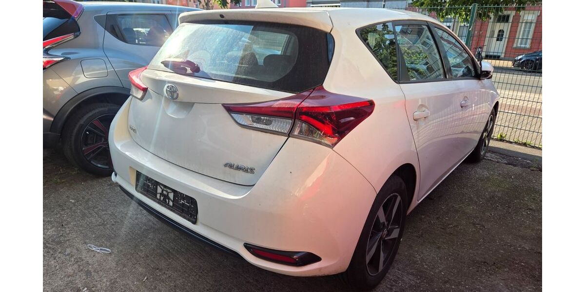 Toyota Auris 113.254 km 8.990 &euro; Dortmund 44263