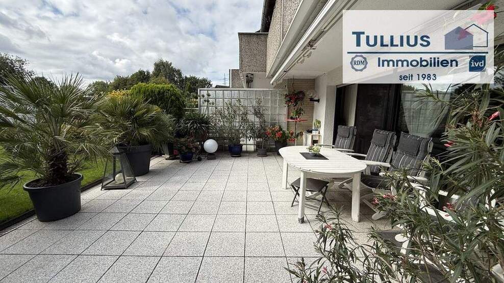 großes Reiheneckhaus mit Terrasse, kleinem Garten und Garage in Essen-Schönebeck 5 zimmer