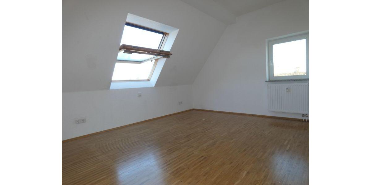 Dachgeschoßwohnung Essen Stadtbezirk IV - 3 Zimmer, 70 m&sup2;, 737&euro; | Angebot:26464148