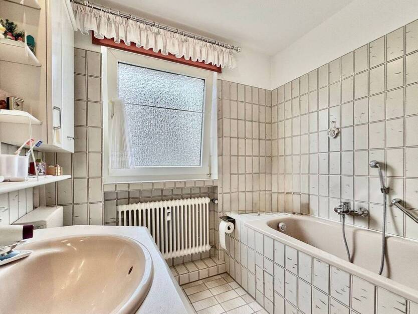 BESICHTIGUNGSSTOPP! Familien willkommen! Attraktive 4,5-Zimmer Wohnung mit Garage in Frohnhausen.