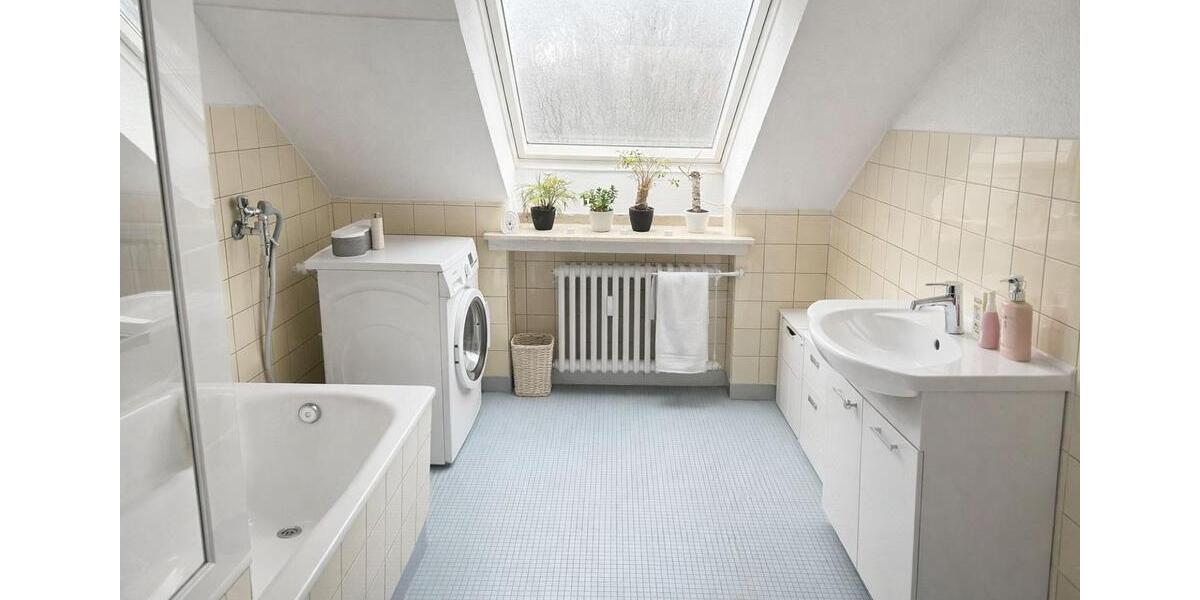 Gemütliche, freundliche Dachgeschosswohnung auf Schalke 3 zimmer