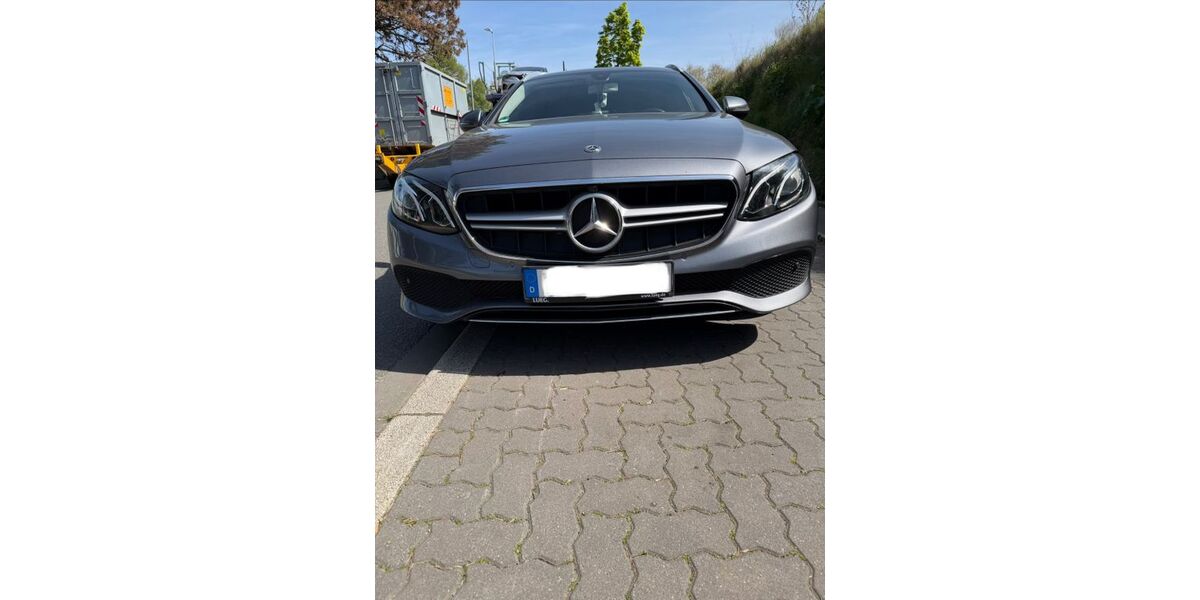 Mercedes-Benz E 200 129.709 km 20.300 &euro; Hattingen 45525