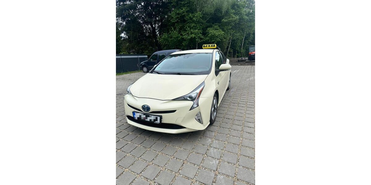 Toyota Prius 191.000 km 15.700 &euro; Oberhausen 46049