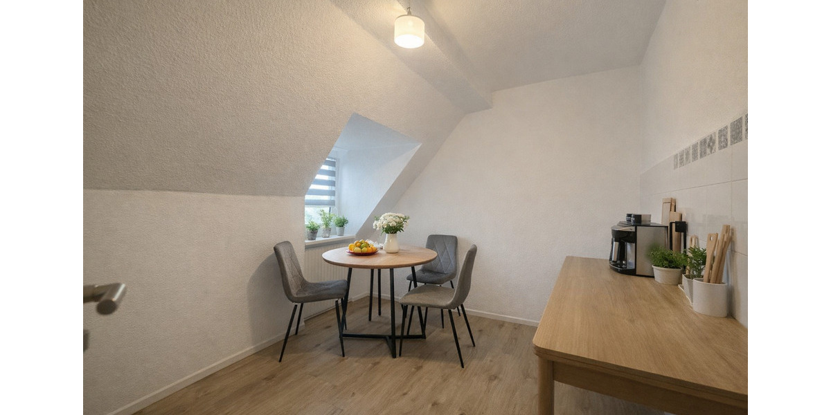 Dachgeschoßwohnung Essen Huttrop - 3 Zimmer, 70 m&sup2;, 129.000&euro; | Angebot:25175196