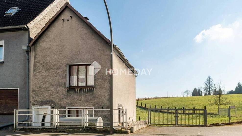Kleines einseitig angebautes Haus als Alternative zur ETW mit unverbaubarem Ausblick