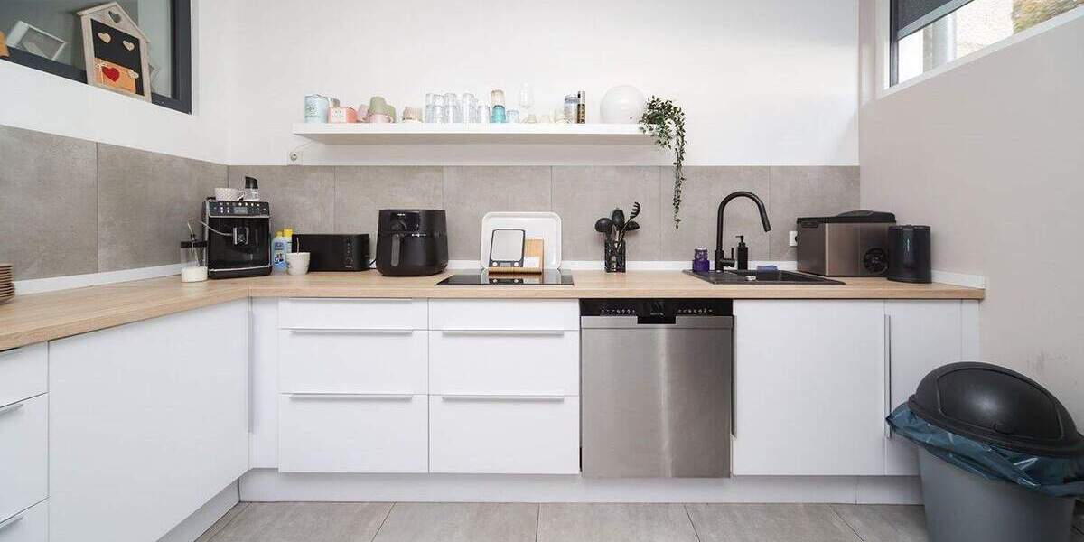 Hochwertige Erdgeschosswohnung mit Garten in kernsaniertem 3-Familienhaus 4 zimmer