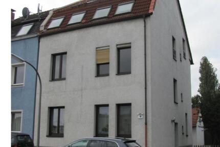 Solides Mehrfamilienhaus mit 3 Wohneinheiten – 16.000 € Miete p.a zimmer