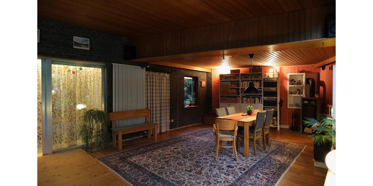 Haus zu verkaufen - 70er Jahre Bungalow am Haardrand 8 zimmer