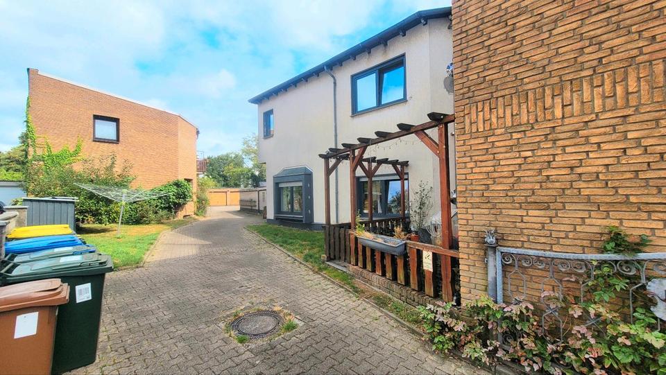 Freie 4 Zimmer EG Wohnung im Zweifamilienhaus + Dreifamilienhaus zimmer