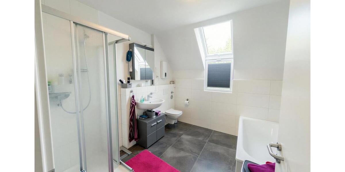 Dachgeschoßwohnung Oberhausen Alt-Oberhausen - 3 Zimmer, 96 m&sup2;, 1.100&euro; | Angebot:26361644