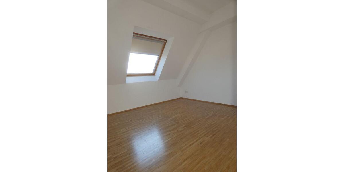 Dachgeschoßwohnung Essen Stadtbezirk IV - 3 Zimmer, 70 m&sup2;, 737&euro; | Angebot:26464148