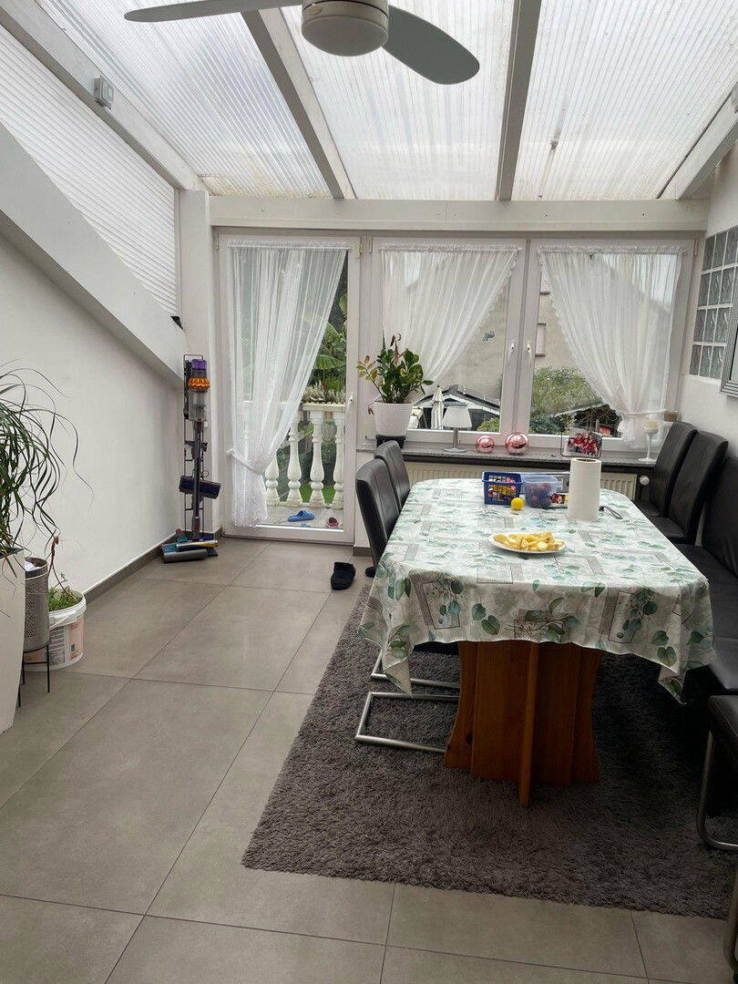 Modernisiertes Reihenmittelhaus mit Balkon und hochwertigen Ausstattungen 4 zimmer