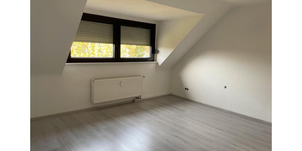 Dachgeschoßwohnung Oberhausen Rothebusch - 3.5 Zimmer, 80 m&sup2;, 640&euro; | Angebot:24641492