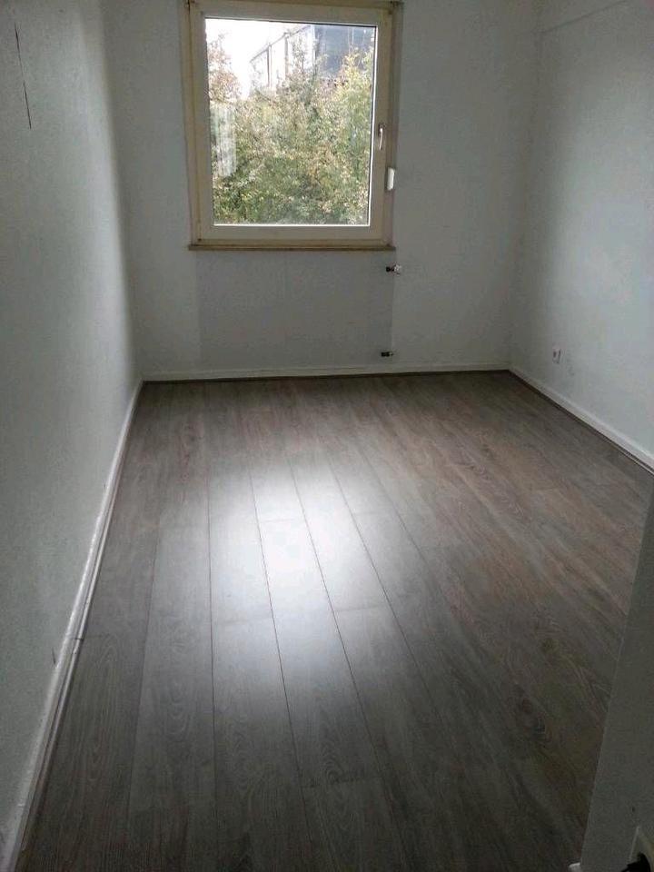 Bezugsfreie 3-Zimmer-Wohnung mit Wohnküche und TL-Bad zimmer