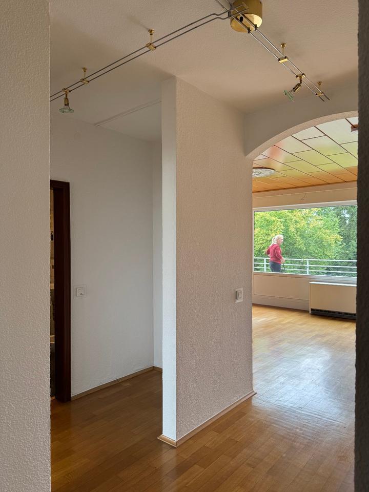 Helle Wohnung mit Balkon und Einbauküche in Mülheim a. d. Ruhr zimmer
