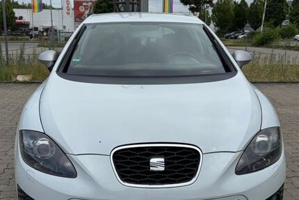 Seat Leon 177.865 km 5.600 &euro; marl 45772