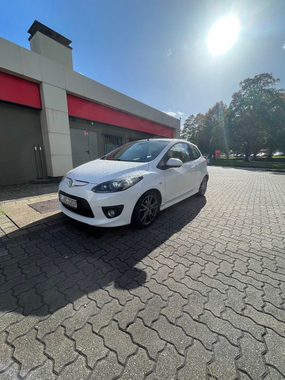 Mazda 2 97.285 km 3.800 € Essen 45144
