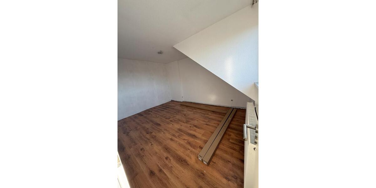 Dachgeschoßwohnung Gelsenkirchen Gelsenkirchen-Nord - 2 Zimmer, 77 m&sup2;, 450&euro; | Angebot:25397396