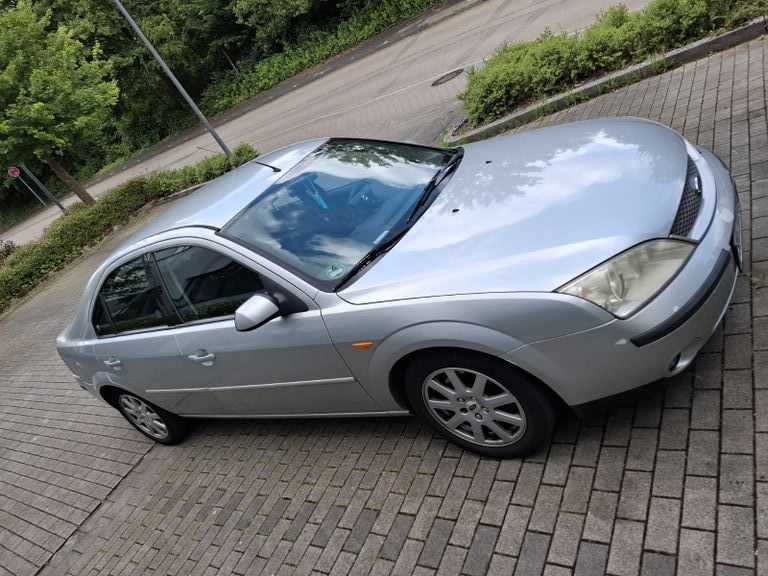 Ford Mondeo 98.200 km 2.900 &euro; Bochum 44801