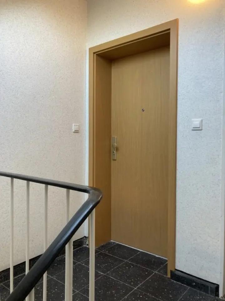 2,5-Zimmer-Dachgeschosswohnung zzgl. Kfz-Stellplatz ab 01.01.2026 zimmer