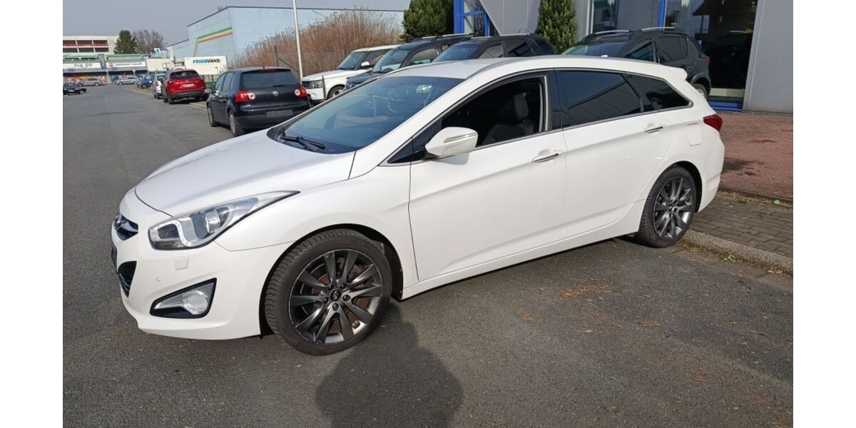 Hyundai i40 227.000 km 5.990 &euro; Recklinghausen 45659