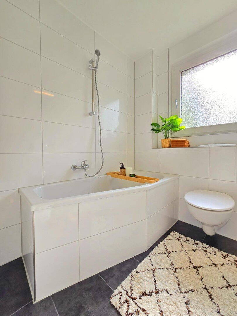 Bezugsfertige Wohnung mit Balkon und eigenem Stellplatz 2 zimmer