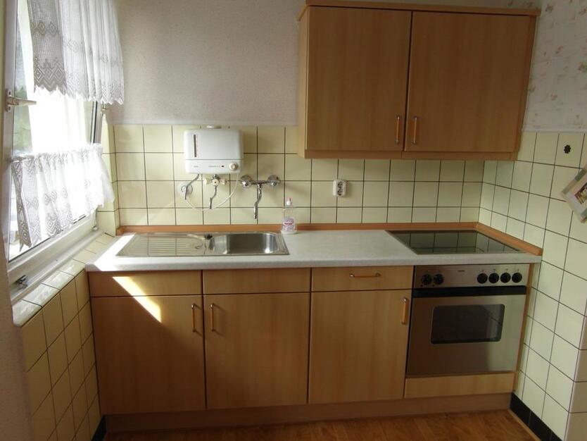 Wohnhaus mit aktuell zwei Wohnungen, einem Gästezimmer und Keller zimmer