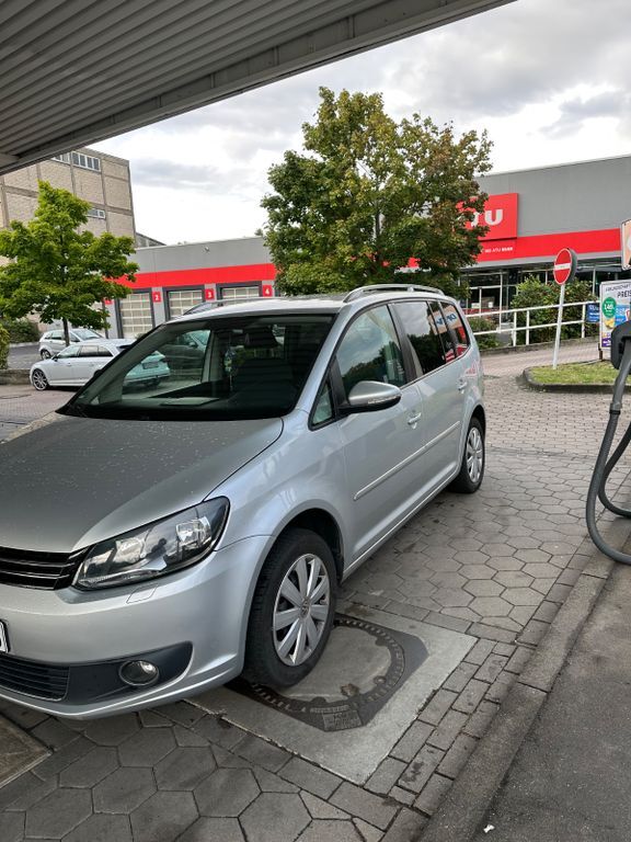 VW Touran 195.000 km 5.700 € Gelsenkirchen 45896
