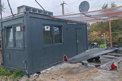 Gewerbehalle mit Parkplätze zimmer