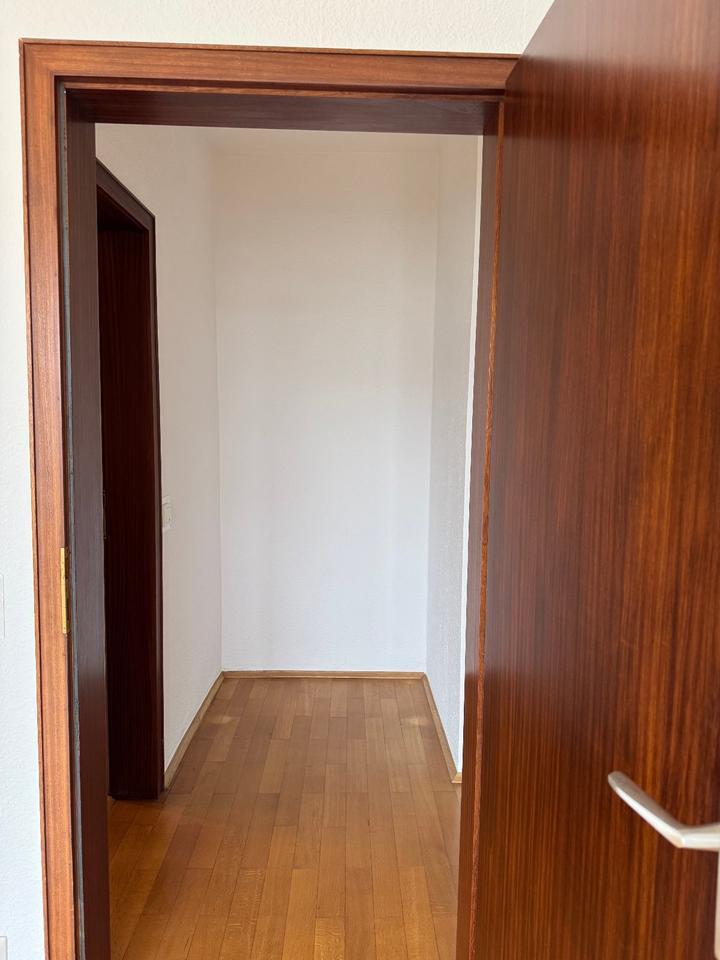 Helle Wohnung mit Balkon und Einbauküche in Mülheim a. d. Ruhr zimmer