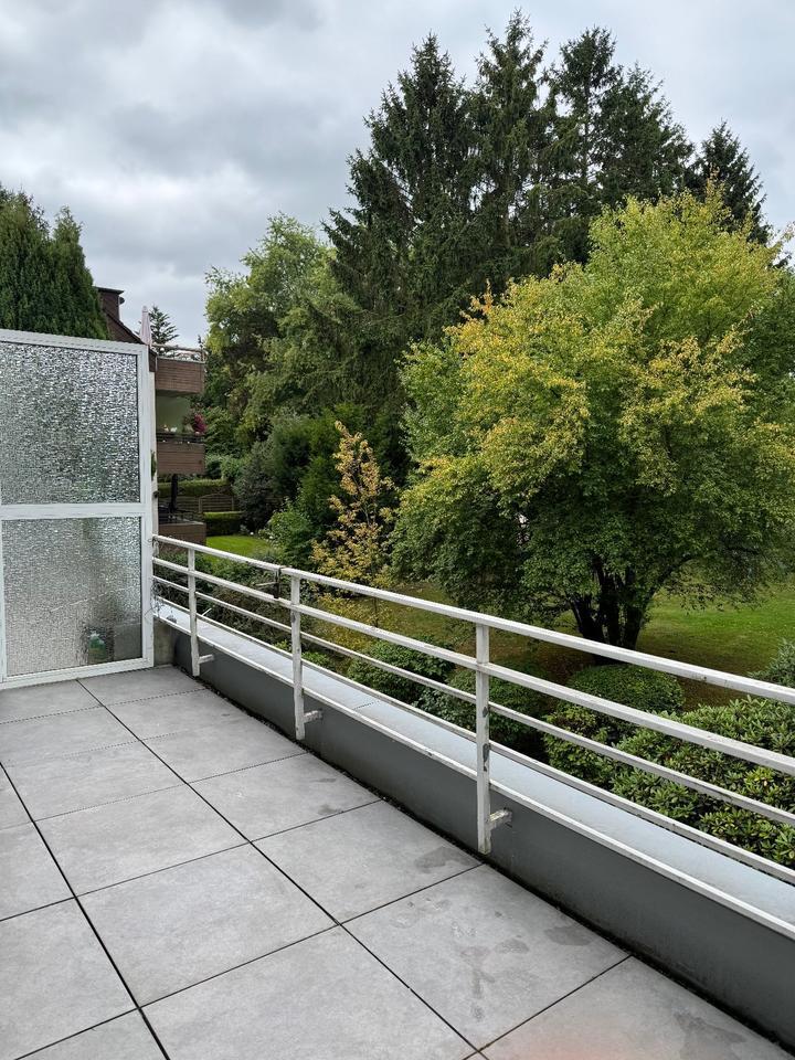 Helle Wohnung mit Balkon und Einbauküche in Mülheim a. d. Ruhr zimmer