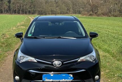 Toyota Avensis 153.461 km 13.900 &euro; Haltern am See 45721