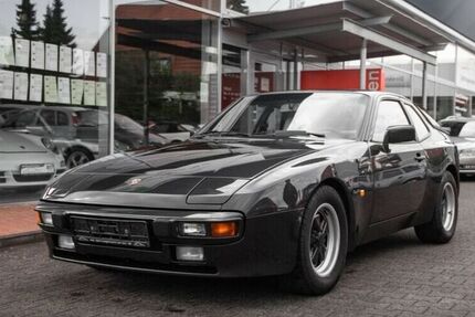 Porsche 944