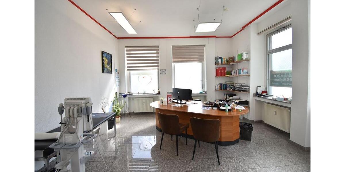 Verschiedene Nutzungsarten! Gewerbeeinheit mit 2 Stellplätzen in OB-City zimmer