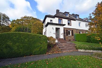 Charme trifft Saarn! Einseitig angebauter Altbau-Schatz auf tollem Grundstück 5 zimmer