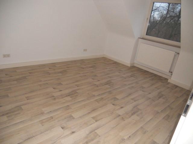 Dachgeschoßwohnung Bochum Günnigfeld - 3.5 Zimmer, 73 m&sup2;, 570&euro; | Angebot:25050798