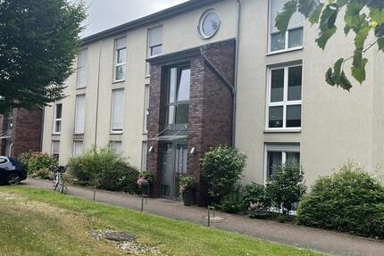 Bei VIVAWEST die Sonnenstrahlen auf dem eigenen Balkon genießen. zimmer