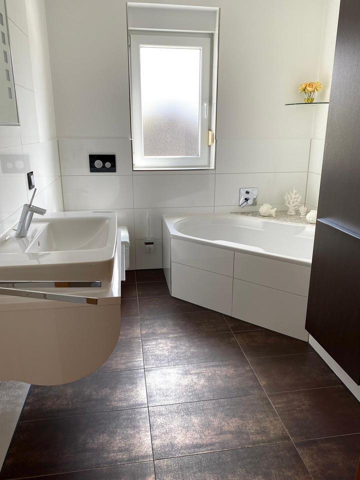 Luxuriöse Wohnung Eigentumswohnung m. Balkon & Garage + Parkplatz zimmer