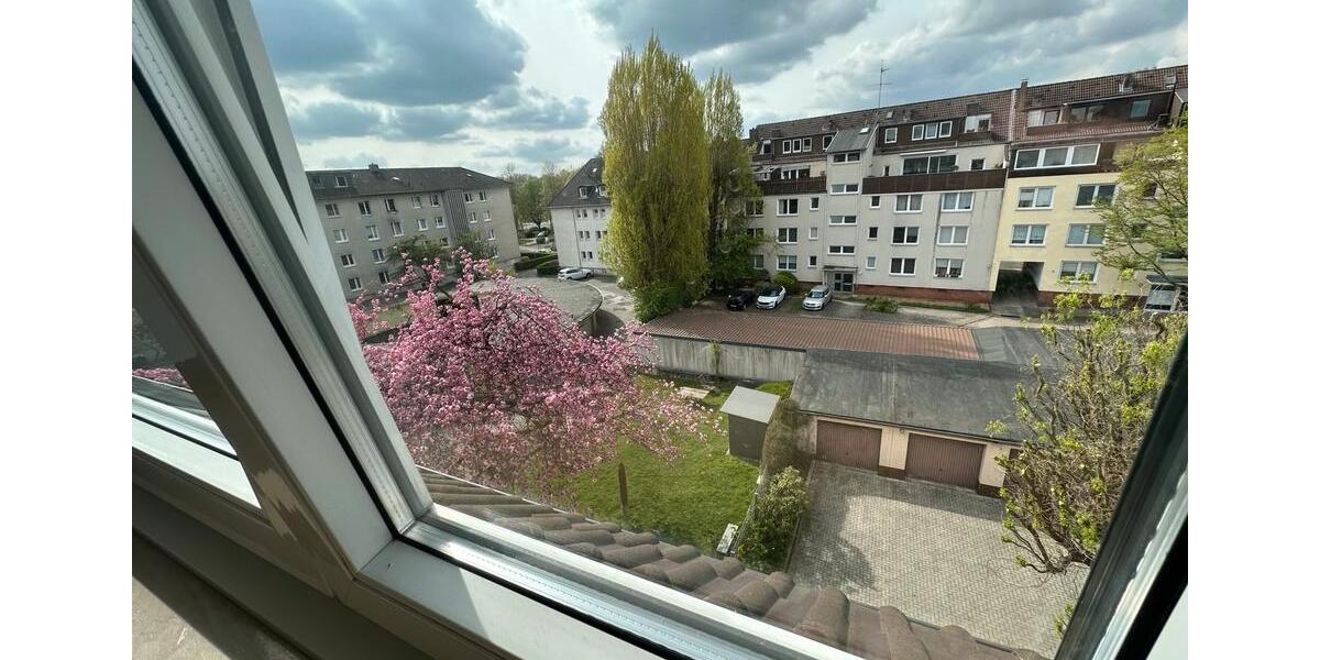 Dachgeschoßwohnung Essen Stadtbezirk II - 3 Zimmer, 74 m&sup2;, 1.250&euro; | Angebot:26101914