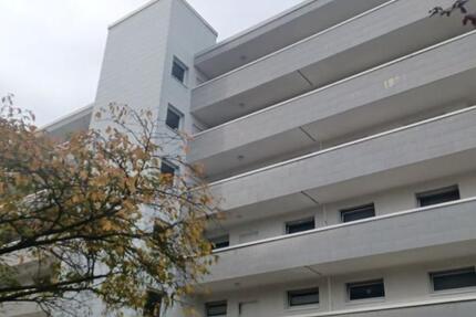 Charmante 2,5 Zimmerwohnung mit Balkon und Laubengang zimmer