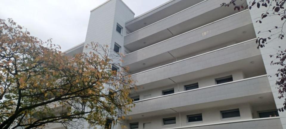 Charmante 2,5 Zimmerwohnung mit Balkon und Laubengang zimmer