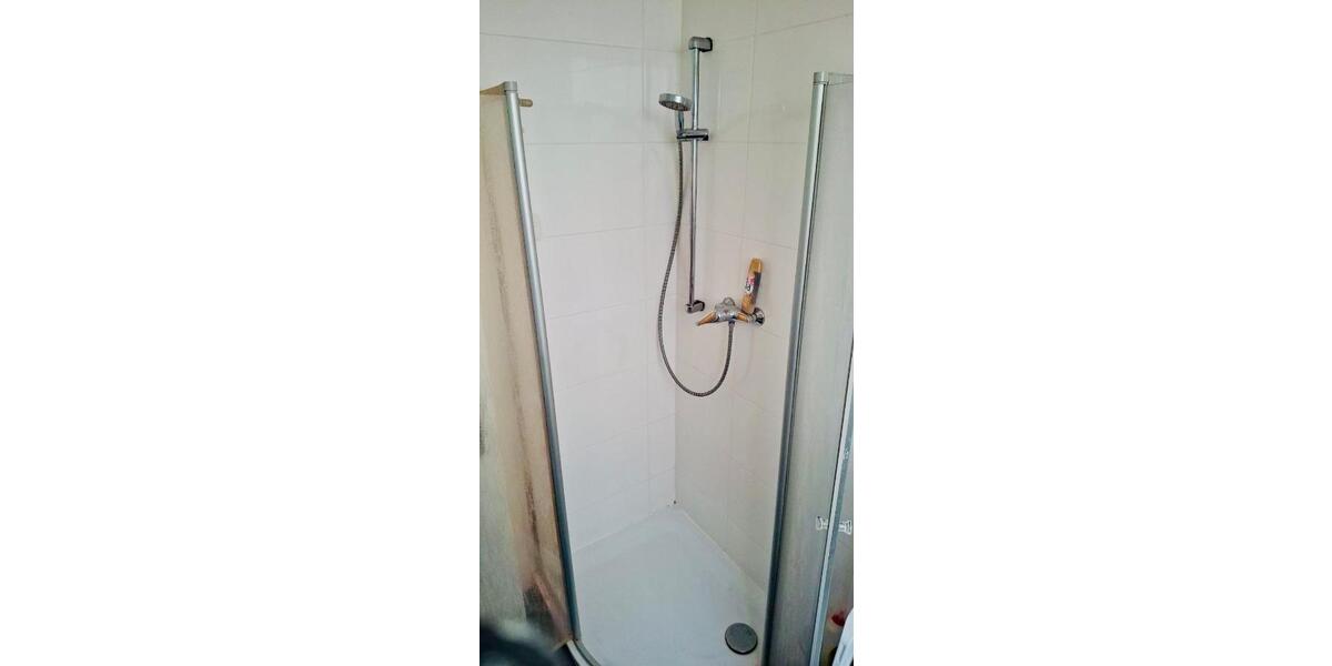 EG * Balkon * wird noch renoviert 3 zimmer