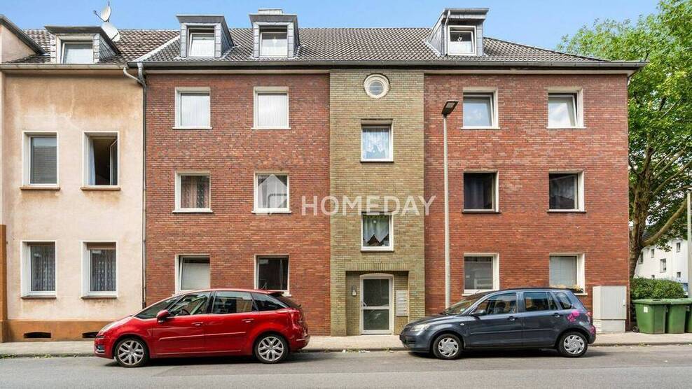 Charmante Dachgeschoßwohnung mit 4 Zimmern, Innenhof und Stellplatz