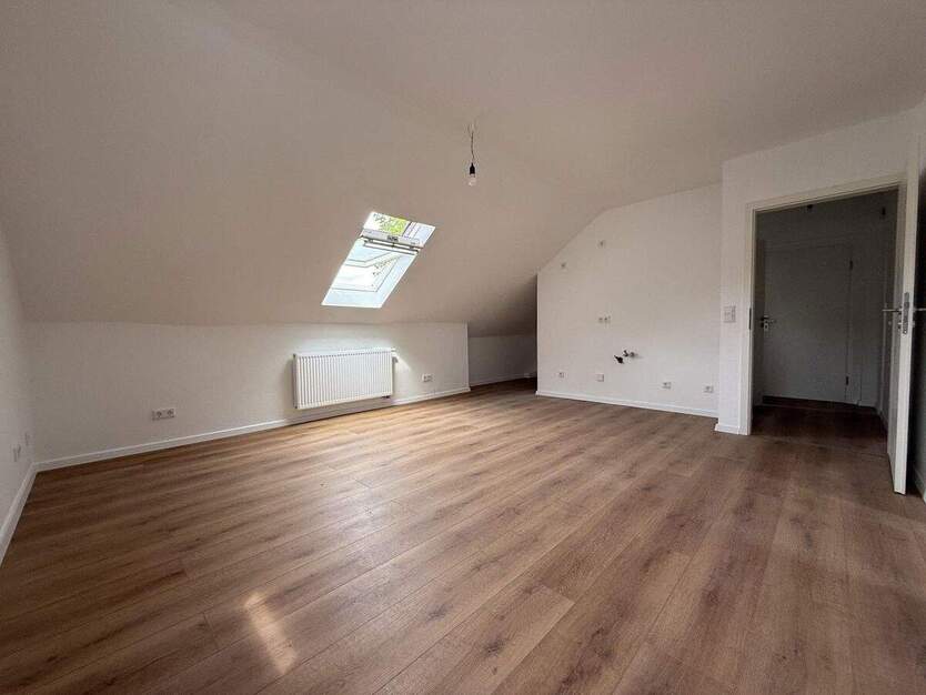 Frisch sanierte 44 m² Dachgeschoss-Singlewohnung - nur 3 Min. zum Phoenixsee, Dortmund-Schüren 2 zimmer